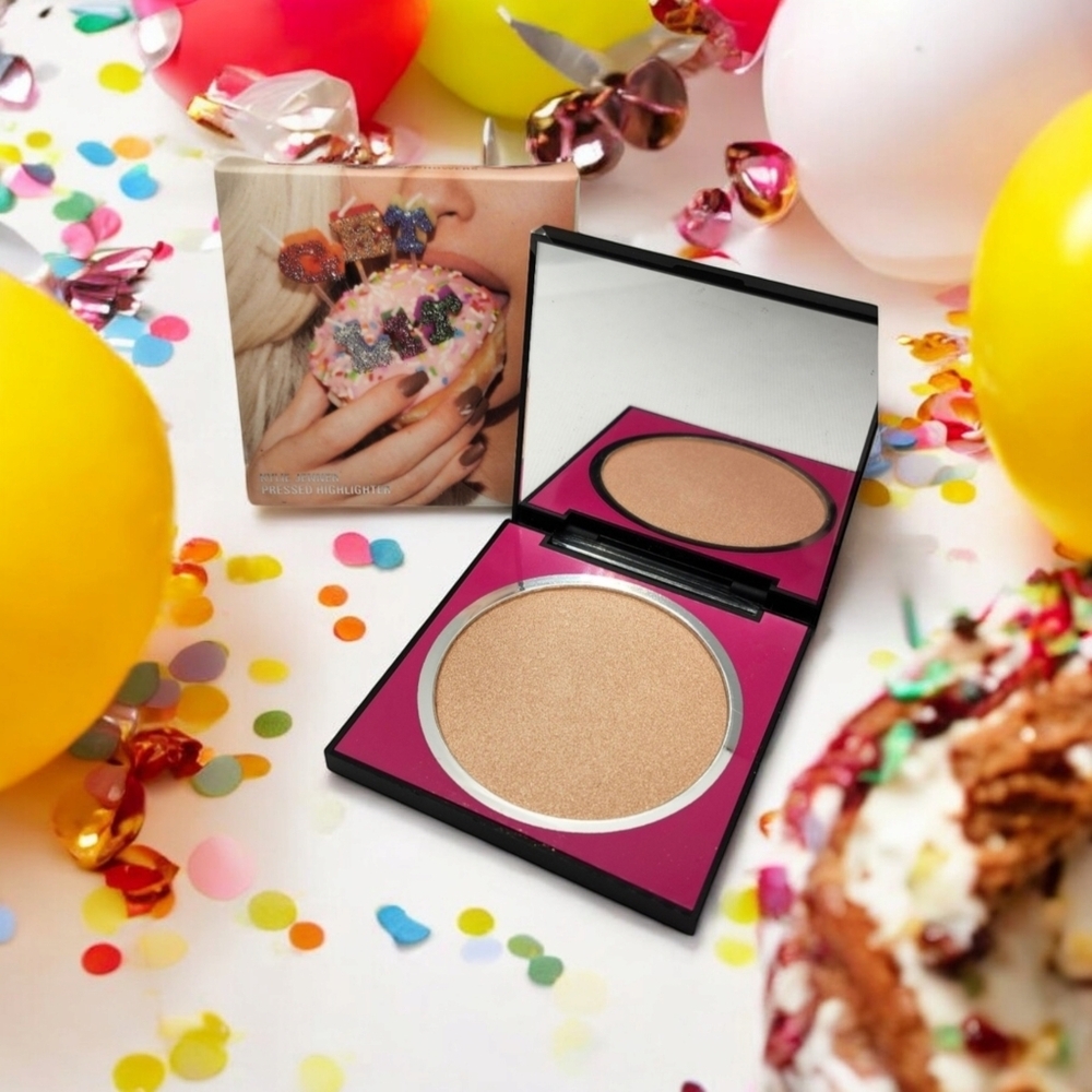 NIB Kylie Cosmetics Champagne Showers Highlighter